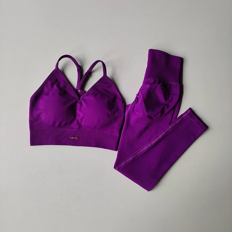 FlexFit Curve Set – Seamless yoga & fitness set with V-neck and high-waist leggings